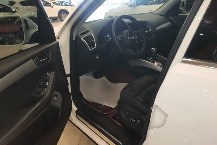 Used Audi Q5 2017 Plus 40 TFSI Technology Model
