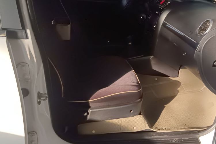 Used Haval H5 Classic 2013 Zhizun Edition 2.0L Manual Two-Wheel Drive Entry-Level Model
