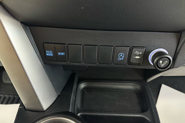 Used Toyota RAV4 2016 2.0L CVT Two-Wheel Drive Urban Edition China V Standard