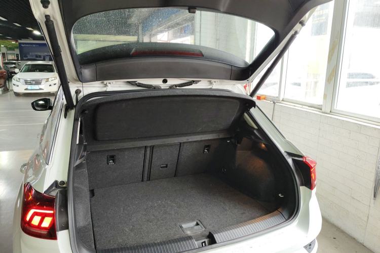 Used Volkswagen T-ROC 2021 280TSI DSG Two-Wheel Drive Comfort Connect Edition