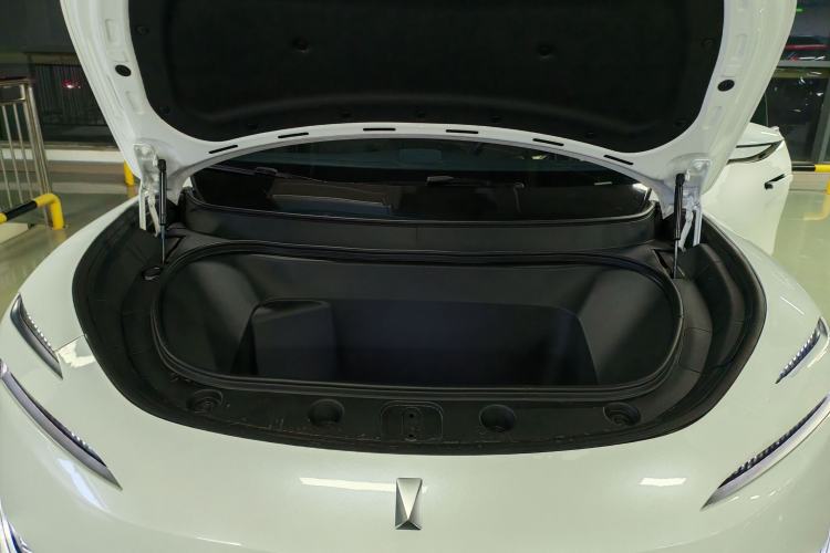 Used  11 2022 Long-Range Dual-Motor Luxury Edition 5 Seats
