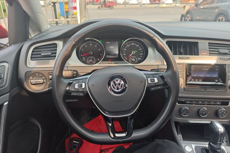 Used Volkswagen Golf 2016 230TSI Automatic Luxury Version
