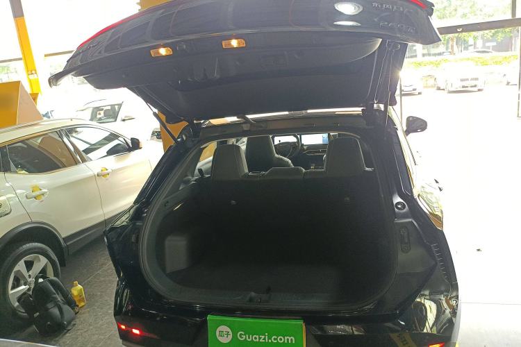 Used Venucia V 2022 260T Black Horse Edition · Idol
