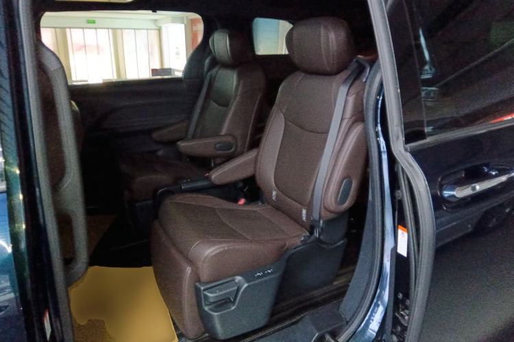 Used Toyota Granvia 2023 2.5L Hybrid Flagship VIP Edition
