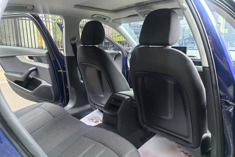 Used Audi A4L 2017 Plus 40 TFSI Ambition Model
