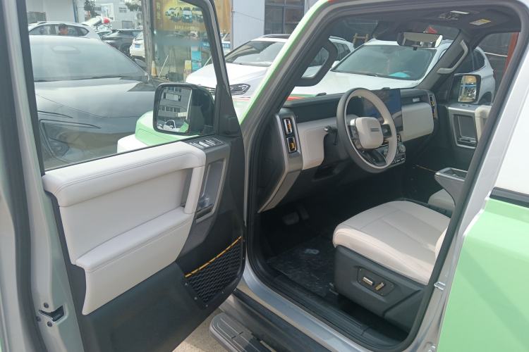 Used  V23 2025 401 Two-Wheel Drive Intelligent Driving Version
