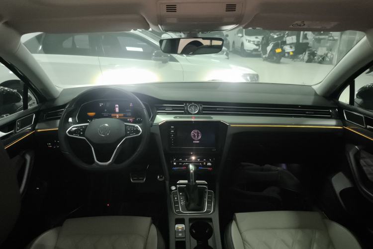 Used Volkswagen Magotan 2023 2 Million Units Limited Edition 330TSI DSG Leading Version
