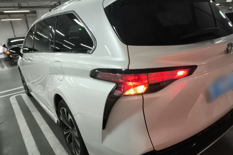 Used Toyota Granvia 2023 2.5L Hybrid Prestige PLUS Edition
