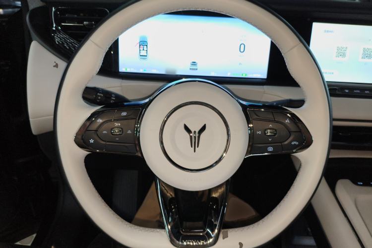 Used VOYAH FREE 2025 318 259 km All-Wheel-Drive Exploration Edition
