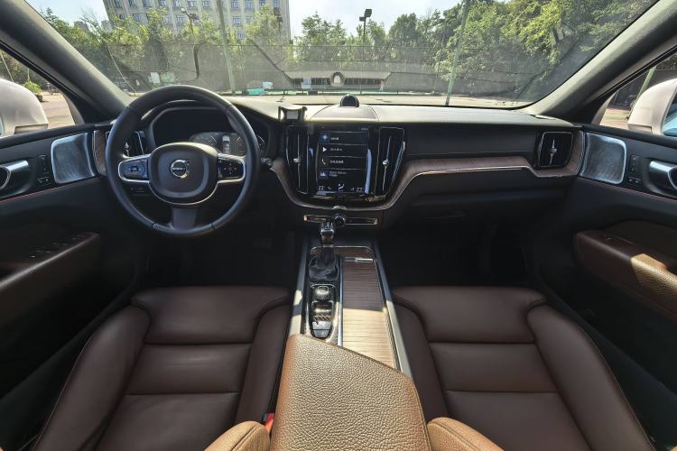 Used Volvo XC60 2021 T5 4x4 Smart Luxury Edition
