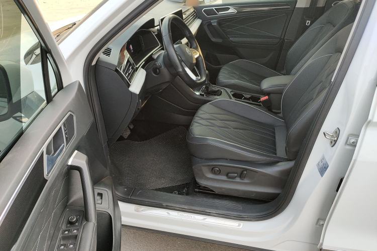 Used Volkswagen Tiguan L 2024 300TSI Automatic Two-Wheel Drive Smart Edition
