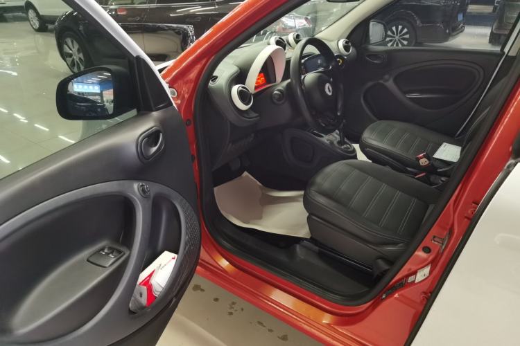 Used  forfour 2016 1.0L 52 kW Dynamic Edition
