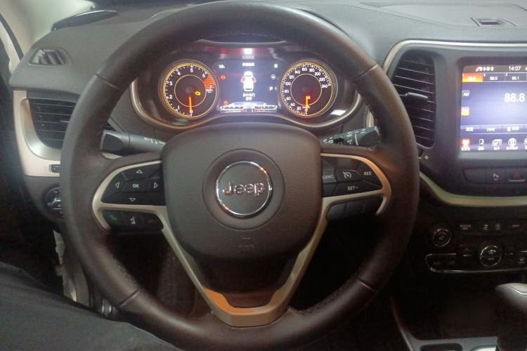 Used  Cherokee 2017 2.0L Superior Edition