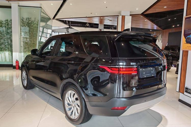 Used Land Rover Discovery 2023 300PS S
