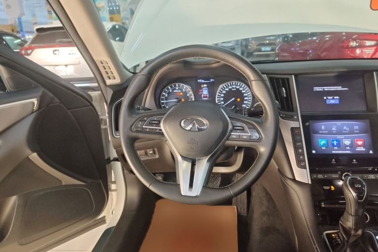 Used Infiniti Q50L 2018 2.0T Enjoyment Version China VI Standard
