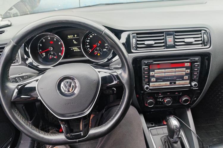 Used Volkswagen Sagitar 2015 230TSI Automatic Comfort Version
