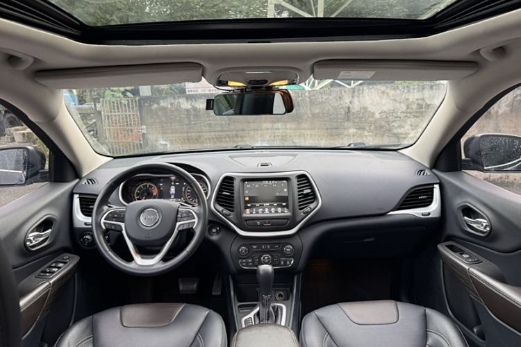 Used  Cherokee 2017 2.0L Superior Edition
