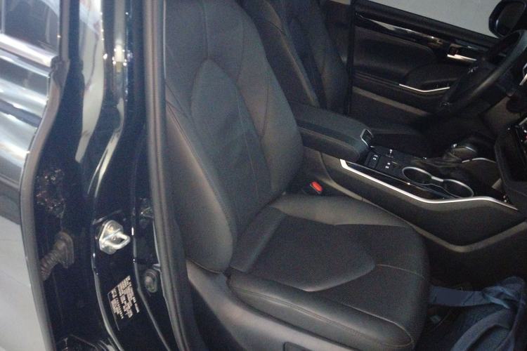 Used Toyota Highlander 2024 2.5L Smart Electric Hybrid Dual-Motor Two-Wheel Drive Luxury Version 7 Seats
