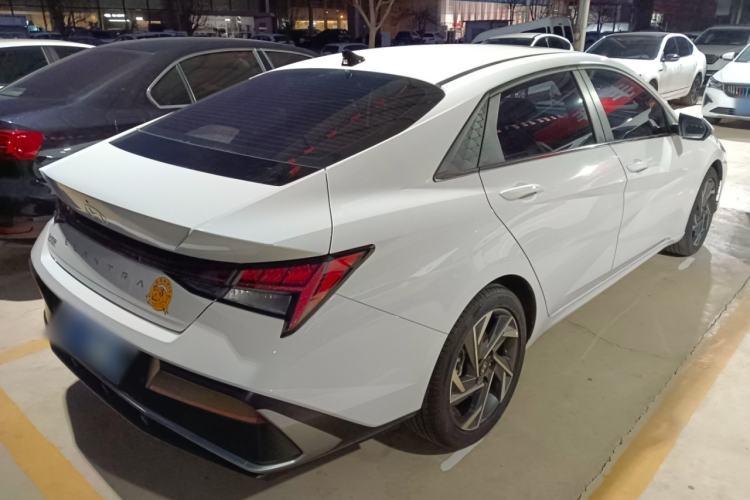 Used Hyundai Elantra 2023 1.5L CVT LUX Prestige Edition
