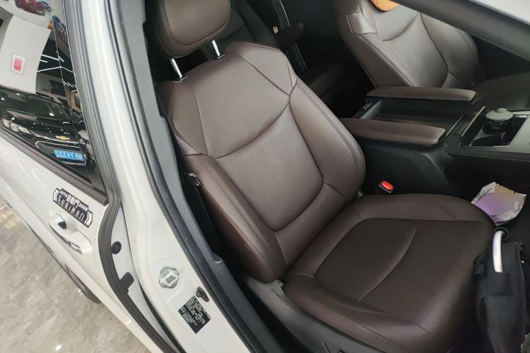 Used Toyota Sienna 2023 2.5L Hybrid Platinum Edition
