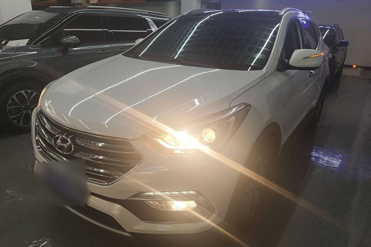 Used Hyundai Santa Fe 2017 2.4L Automatic Two-Wheel Drive Smart Version 5 Seats
