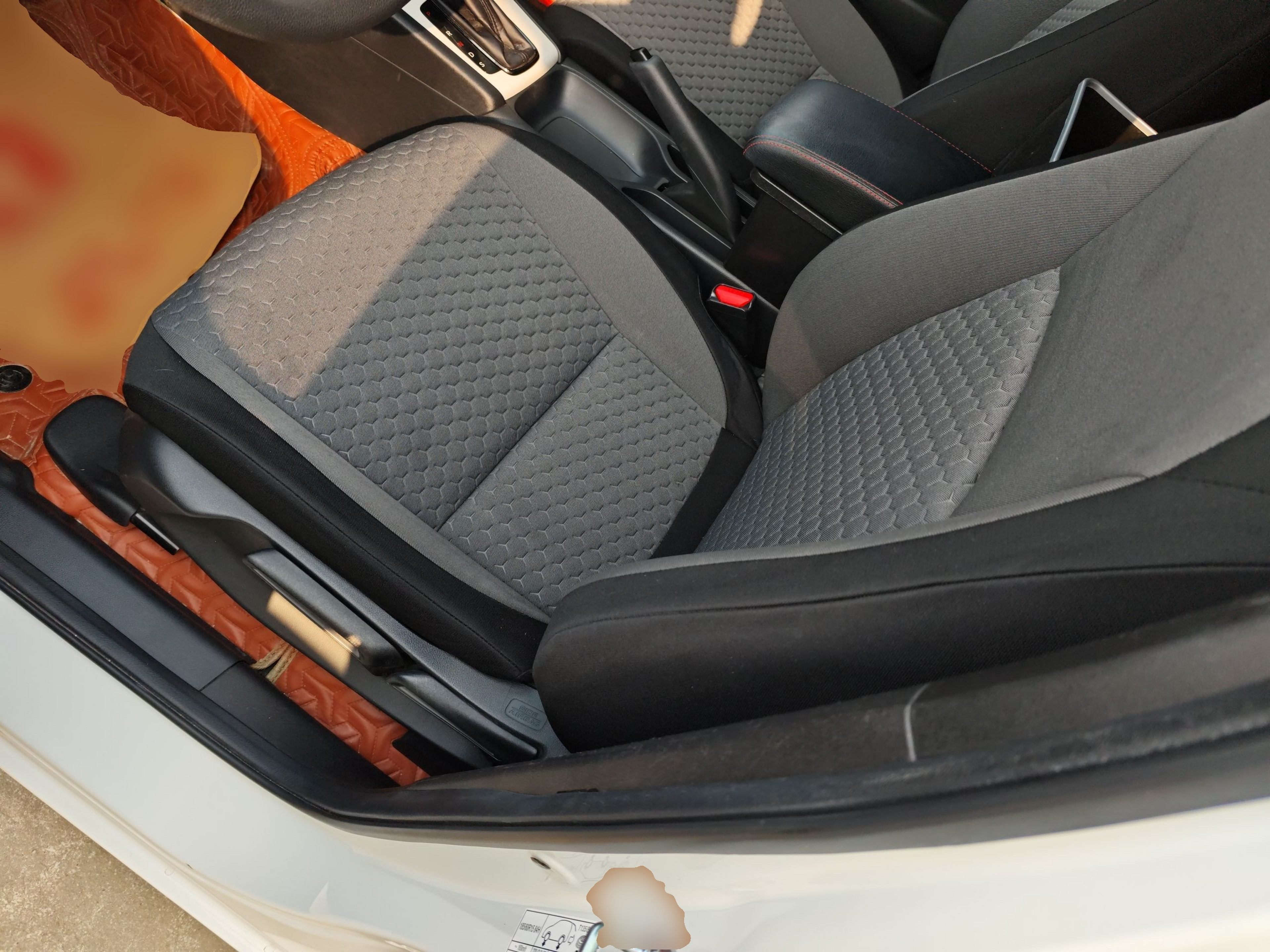 Переднее сиденье в автомобиле