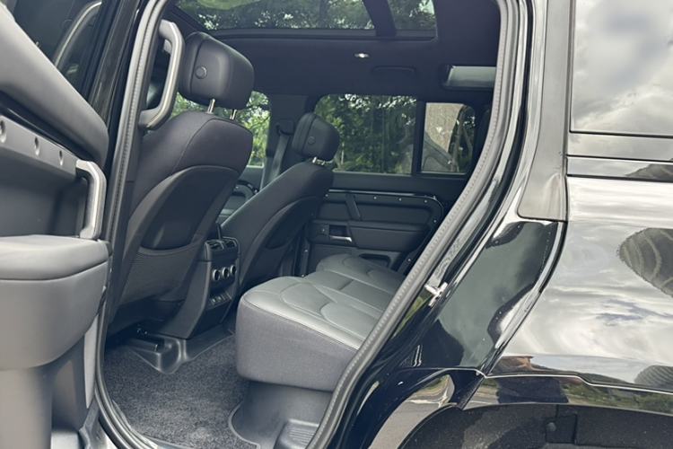 Used Land Rover Defender 2025 110 3.0T P400 – Dynamic HSE
