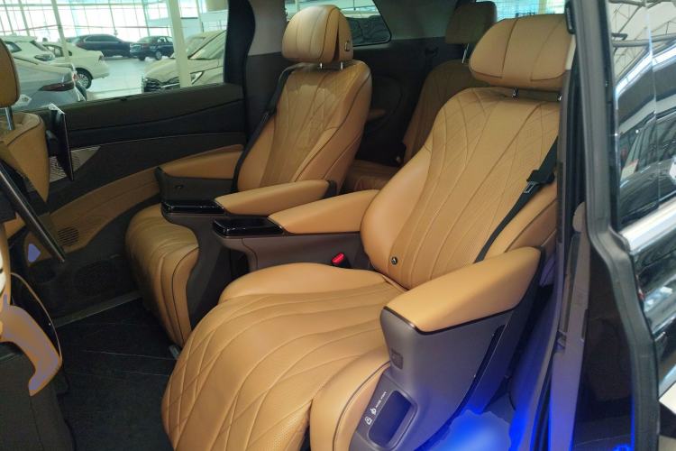 Used Denza D9 2022 DM-i 970 Four-Wheel Drive Prestige Model
