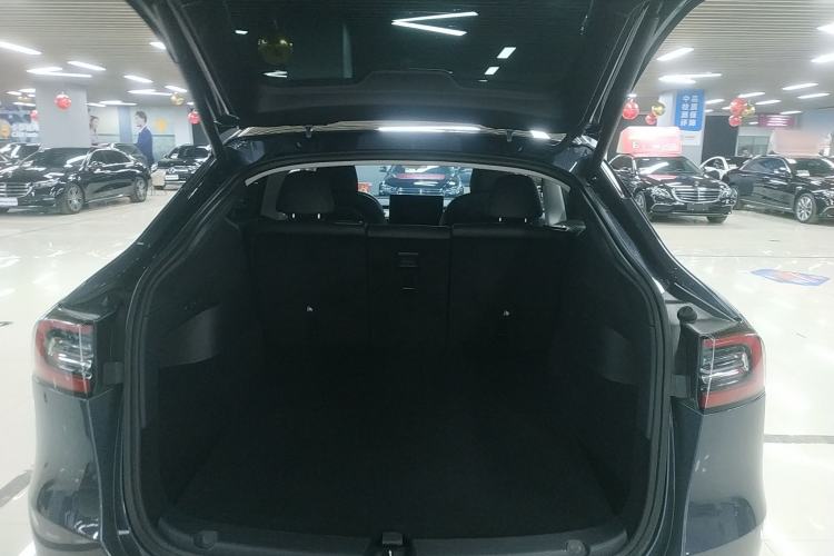 Used Tesla Model Y 2022 Long-Range All-Wheel-Drive Version
