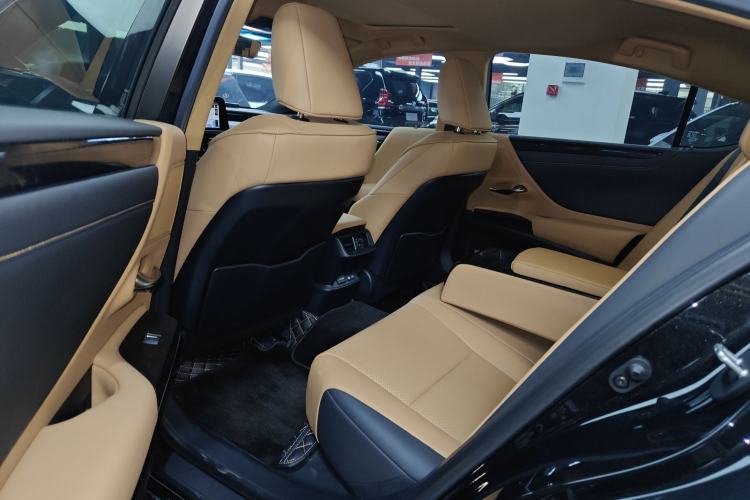 Used Lexus ES 2023 200 Excellence Edition