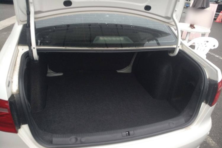 Used Volkswagen Lavida 2013 Revised Classic 1.6L Automatic Fashion Edition
