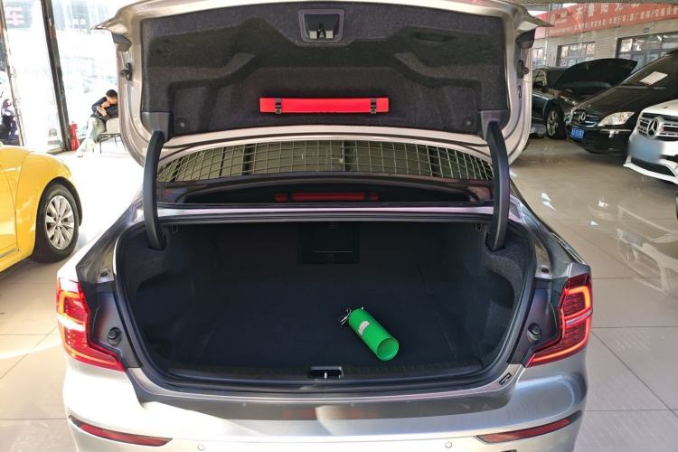 Used Volvo S60 2021 T4 Zhiyi Luxury Edition
