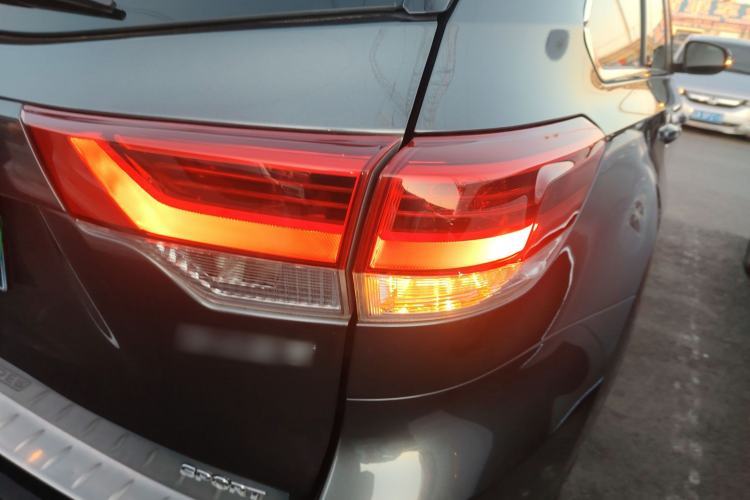 Used Toyota Highlander 2018 2.0T Two-Wheel Drive Luxury Edition 7 Seats China VI Standard
