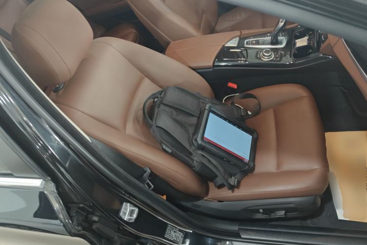 Used BMW 5 Series 2014 520Li Elegant Model
