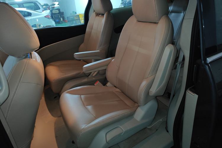 Used Buick GL8 2023 Land Executive Class Comfort Model
