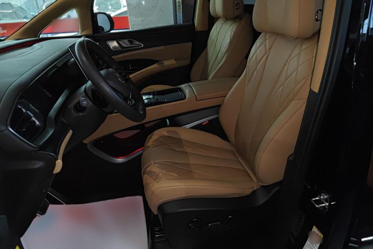 Used Denza D9 2025 DM-i Intelligent Drive 1020 Four-Wheel Drive Flagship Model