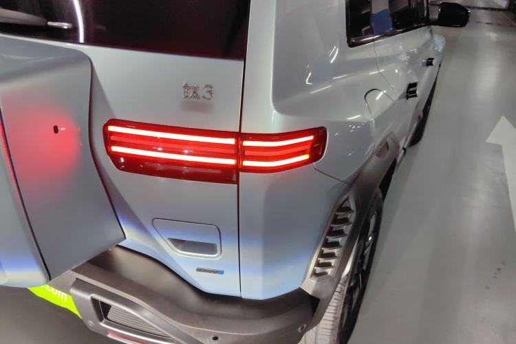 Used  Titanium 3 2025 501 km All-Wheel Drive Intelligent Driving Max Edition
