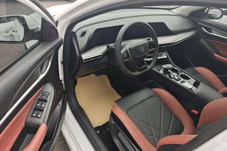 Used Changan Eado 2023 Changan Edition PLUS Blue Whale NE 1.4T GDI DCT Prestige Version
