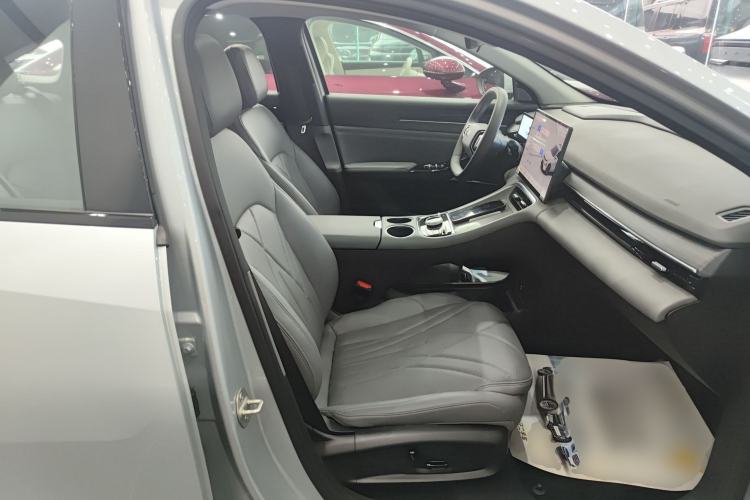 Used  L6 2025 EM-i 140km Starship Edition
