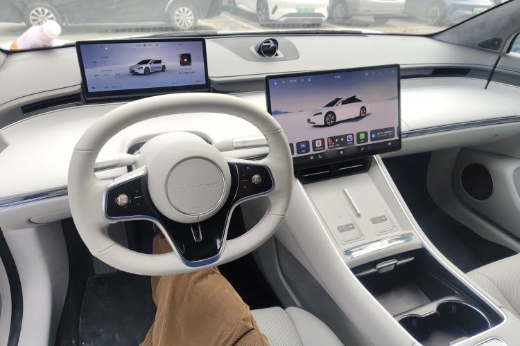 Used Hima Luxeed S7 2025 855 km Max