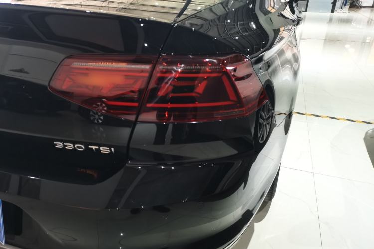 Used Volkswagen Magotan 2023 2 Million Units Limited Edition 330TSI DSG Leading Version
