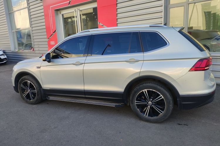 Used Volkswagen Tiguan L 2020 330TSI Automatic Two-Wheel Drive Panoramic Comfort Edition China VI Standard
