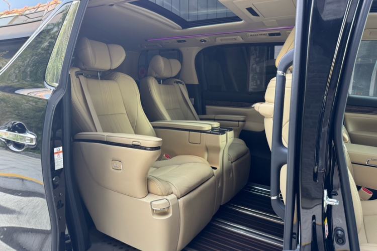 Used Toyota Alphard 2018 Revised Version 3.5L Premium Edition
