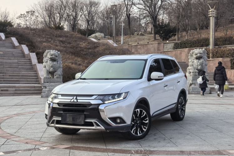 Used Mitsubishi Outlander 2019 2.4L 4x4 Zhi Xiang Edition 5 Seats China VI Standard