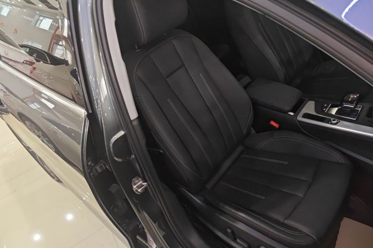 Used Audi A4L 2020 40 TFSI Fashionable and Elegant Model
