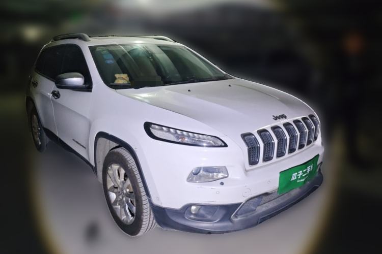 Used  Cherokee 2014 2.4L Luxury Edition
