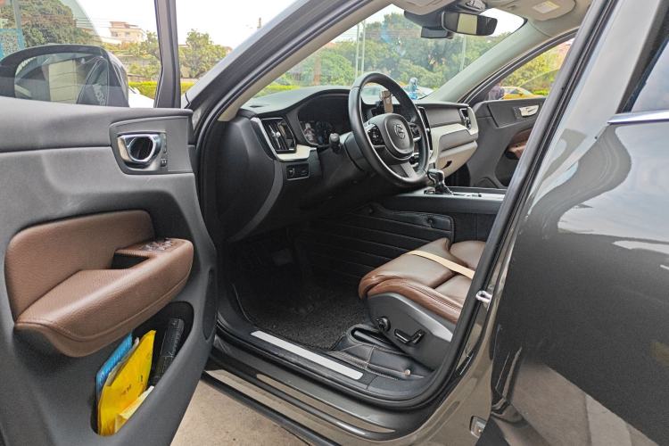 Used Volvo XC60 2021 T5 4x4 Smart Luxury Edition