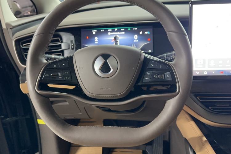 Used Denza D9 2022 DM-i 1040 Prestige Model
