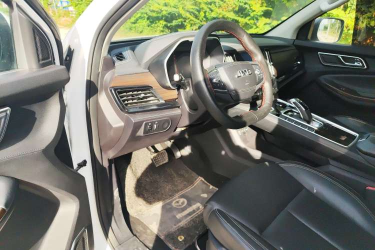 Used JMC Yuhu 9 2019 2.0T Automatic Gasoline Two-Wheel Drive Comfort Edition
