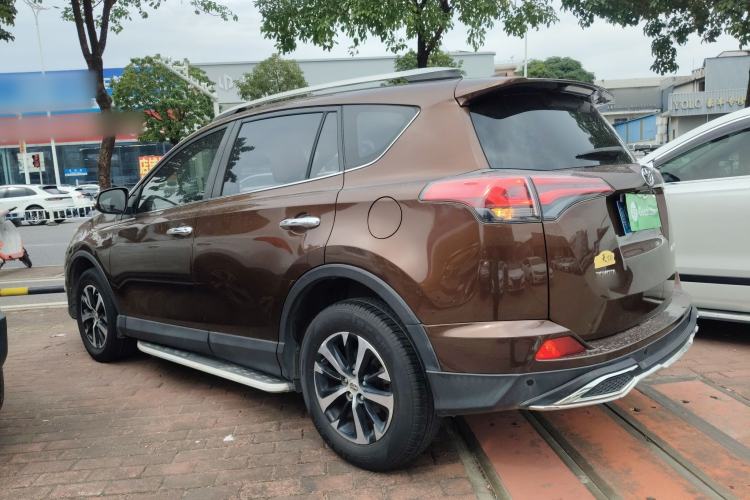 Used Toyota RAV4 2016 2.0L CVT Two-Wheel Drive Fashion Edition China V Standard
